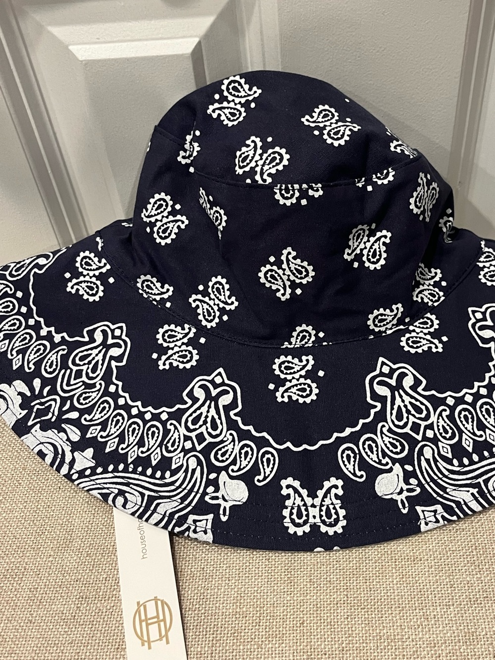 NWT HOUSE OF HARLOW 1960 WOMEN'S BANDANA PRINT BUCKET HAT- REVERSIBLE